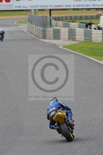 Mallory park Leicestershire;Mallory park photographs;Motorcycle action photographs;event digital images;eventdigitalimages;mallory park;no limits trackday;peter wileman photography;trackday;trackday digital images;trackday photos