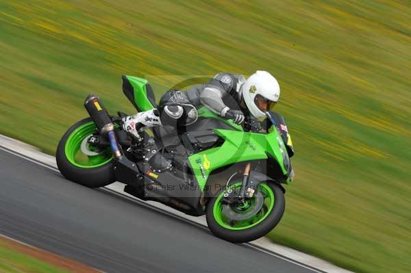 Mallory park Leicestershire;Mallory park photographs;Motorcycle action photographs;event digital images;eventdigitalimages;mallory park;no limits trackday;peter wileman photography;trackday;trackday digital images;trackday photos