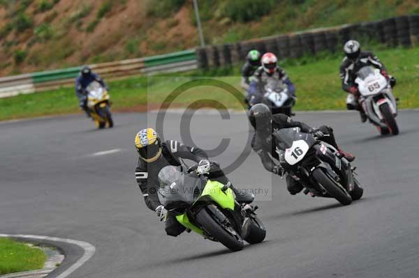 Mallory park Leicestershire;Mallory park photographs;Motorcycle action photographs;event digital images;eventdigitalimages;mallory park;no limits trackday;peter wileman photography;trackday;trackday digital images;trackday photos