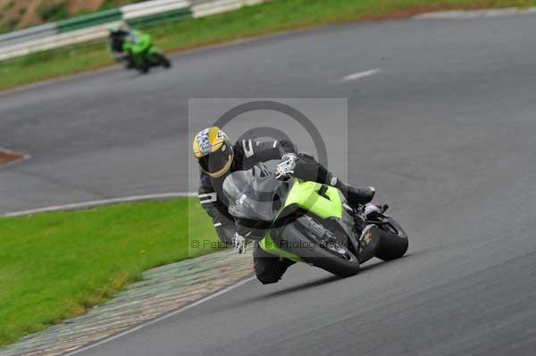 Mallory park Leicestershire;Mallory park photographs;Motorcycle action photographs;event digital images;eventdigitalimages;mallory park;no limits trackday;peter wileman photography;trackday;trackday digital images;trackday photos