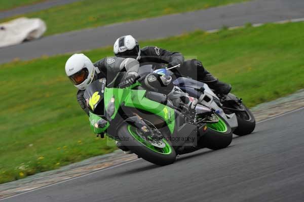 Mallory park Leicestershire;Mallory park photographs;Motorcycle action photographs;event digital images;eventdigitalimages;mallory park;no limits trackday;peter wileman photography;trackday;trackday digital images;trackday photos