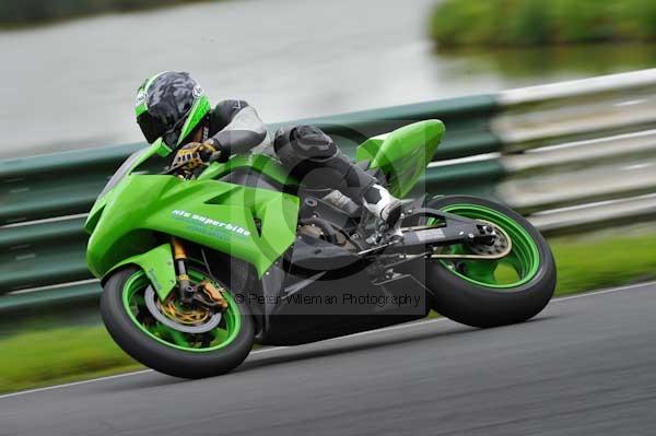 Mallory park Leicestershire;Mallory park photographs;Motorcycle action photographs;event digital images;eventdigitalimages;mallory park;no limits trackday;peter wileman photography;trackday;trackday digital images;trackday photos