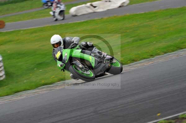 Mallory park Leicestershire;Mallory park photographs;Motorcycle action photographs;event digital images;eventdigitalimages;mallory park;no limits trackday;peter wileman photography;trackday;trackday digital images;trackday photos