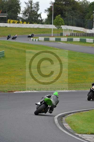 Mallory park Leicestershire;Mallory park photographs;Motorcycle action photographs;event digital images;eventdigitalimages;mallory park;no limits trackday;peter wileman photography;trackday;trackday digital images;trackday photos