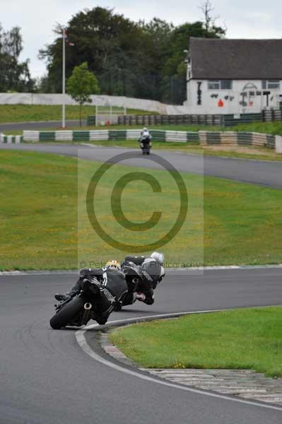 Mallory park Leicestershire;Mallory park photographs;Motorcycle action photographs;event digital images;eventdigitalimages;mallory park;no limits trackday;peter wileman photography;trackday;trackday digital images;trackday photos