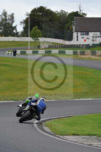 Mallory park Leicestershire;Mallory park photographs;Motorcycle action photographs;event digital images;eventdigitalimages;mallory park;no limits trackday;peter wileman photography;trackday;trackday digital images;trackday photos