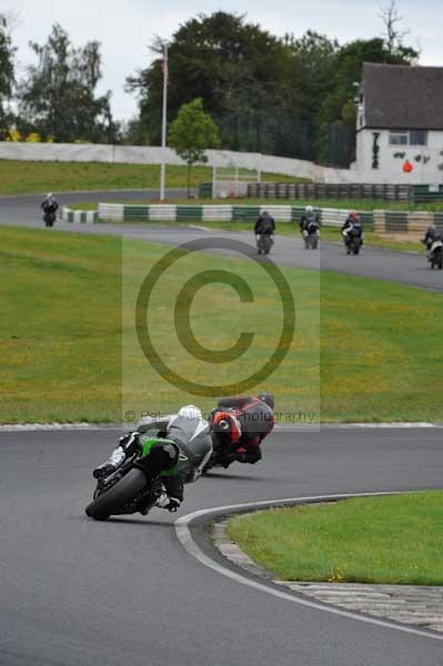 Mallory park Leicestershire;Mallory park photographs;Motorcycle action photographs;event digital images;eventdigitalimages;mallory park;no limits trackday;peter wileman photography;trackday;trackday digital images;trackday photos