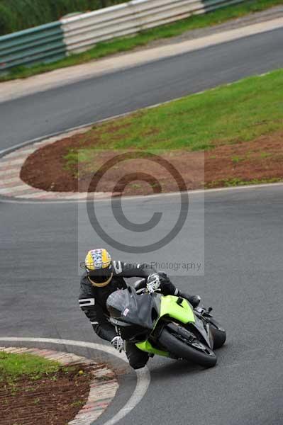 Mallory park Leicestershire;Mallory park photographs;Motorcycle action photographs;event digital images;eventdigitalimages;mallory park;no limits trackday;peter wileman photography;trackday;trackday digital images;trackday photos