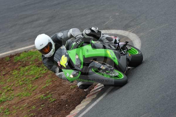 Mallory park Leicestershire;Mallory park photographs;Motorcycle action photographs;event digital images;eventdigitalimages;mallory park;no limits trackday;peter wileman photography;trackday;trackday digital images;trackday photos