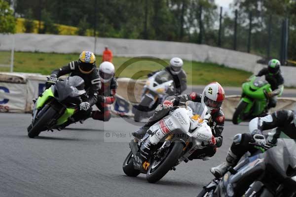 Mallory park Leicestershire;Mallory park photographs;Motorcycle action photographs;event digital images;eventdigitalimages;mallory park;no limits trackday;peter wileman photography;trackday;trackday digital images;trackday photos