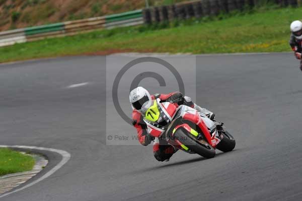 Mallory park Leicestershire;Mallory park photographs;Motorcycle action photographs;event digital images;eventdigitalimages;mallory park;no limits trackday;peter wileman photography;trackday;trackday digital images;trackday photos