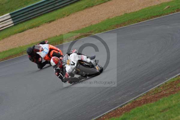 Mallory park Leicestershire;Mallory park photographs;Motorcycle action photographs;event digital images;eventdigitalimages;mallory park;no limits trackday;peter wileman photography;trackday;trackday digital images;trackday photos