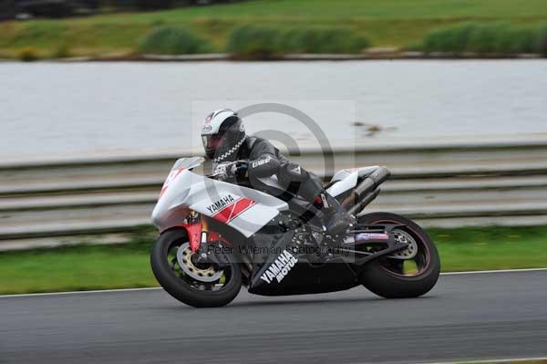 Mallory park Leicestershire;Mallory park photographs;Motorcycle action photographs;event digital images;eventdigitalimages;mallory park;no limits trackday;peter wileman photography;trackday;trackday digital images;trackday photos