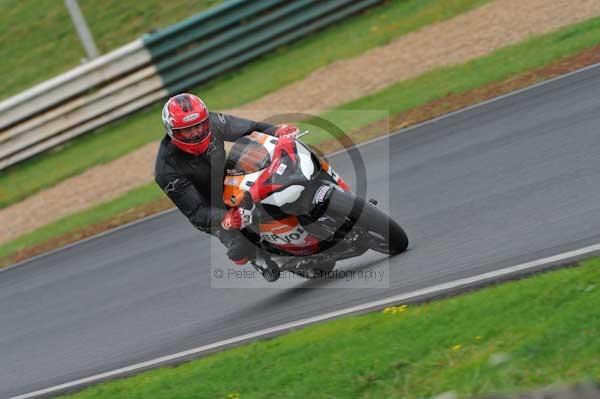 Mallory park Leicestershire;Mallory park photographs;Motorcycle action photographs;event digital images;eventdigitalimages;mallory park;no limits trackday;peter wileman photography;trackday;trackday digital images;trackday photos