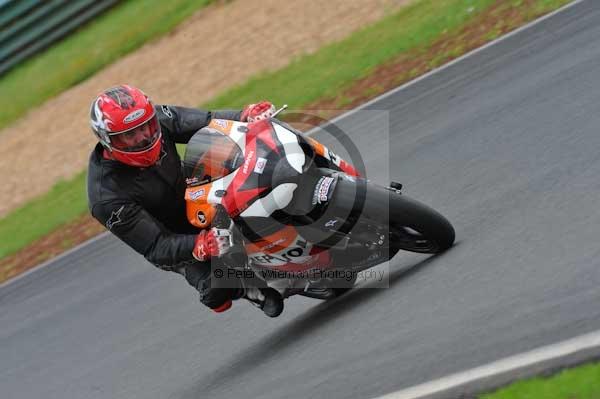 Mallory park Leicestershire;Mallory park photographs;Motorcycle action photographs;event digital images;eventdigitalimages;mallory park;no limits trackday;peter wileman photography;trackday;trackday digital images;trackday photos