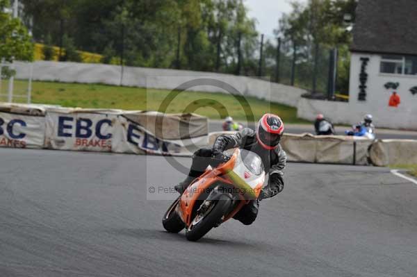 Mallory park Leicestershire;Mallory park photographs;Motorcycle action photographs;event digital images;eventdigitalimages;mallory park;no limits trackday;peter wileman photography;trackday;trackday digital images;trackday photos