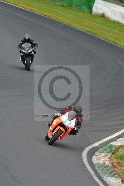 Mallory park Leicestershire;Mallory park photographs;Motorcycle action photographs;event digital images;eventdigitalimages;mallory park;no limits trackday;peter wileman photography;trackday;trackday digital images;trackday photos