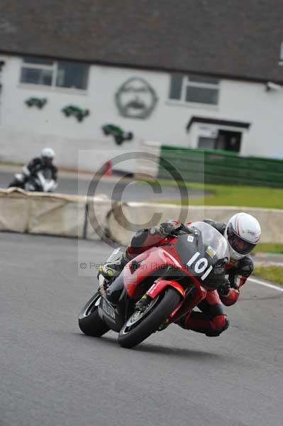 Mallory park Leicestershire;Mallory park photographs;Motorcycle action photographs;event digital images;eventdigitalimages;mallory park;no limits trackday;peter wileman photography;trackday;trackday digital images;trackday photos