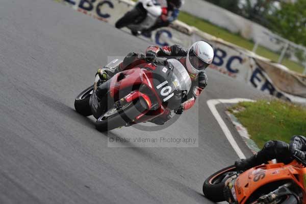 Mallory park Leicestershire;Mallory park photographs;Motorcycle action photographs;event digital images;eventdigitalimages;mallory park;no limits trackday;peter wileman photography;trackday;trackday digital images;trackday photos