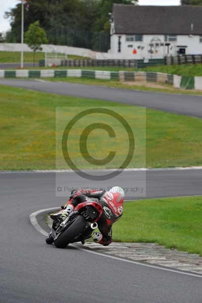 Mallory park Leicestershire;Mallory park photographs;Motorcycle action photographs;event digital images;eventdigitalimages;mallory park;no limits trackday;peter wileman photography;trackday;trackday digital images;trackday photos