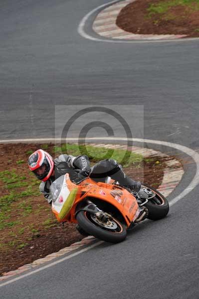 Mallory park Leicestershire;Mallory park photographs;Motorcycle action photographs;event digital images;eventdigitalimages;mallory park;no limits trackday;peter wileman photography;trackday;trackday digital images;trackday photos