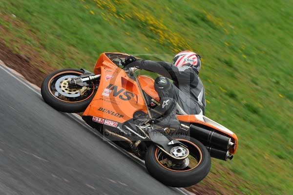 Mallory park Leicestershire;Mallory park photographs;Motorcycle action photographs;event digital images;eventdigitalimages;mallory park;no limits trackday;peter wileman photography;trackday;trackday digital images;trackday photos