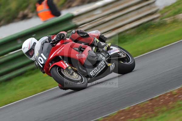 Mallory park Leicestershire;Mallory park photographs;Motorcycle action photographs;event digital images;eventdigitalimages;mallory park;no limits trackday;peter wileman photography;trackday;trackday digital images;trackday photos