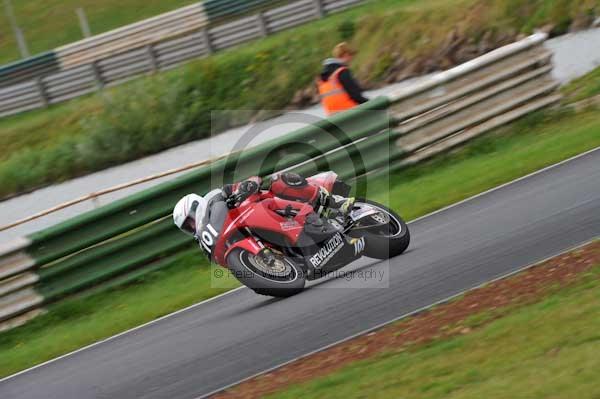 Mallory park Leicestershire;Mallory park photographs;Motorcycle action photographs;event digital images;eventdigitalimages;mallory park;no limits trackday;peter wileman photography;trackday;trackday digital images;trackday photos