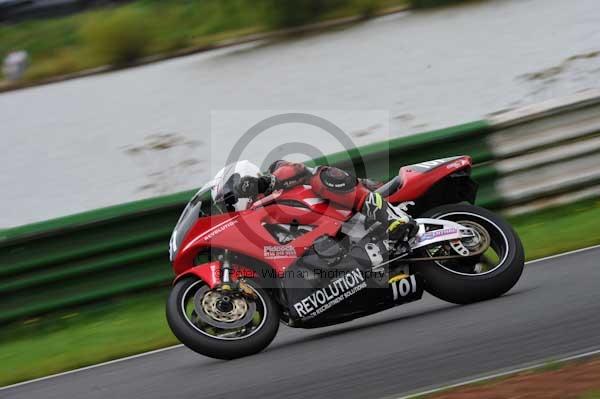 Mallory park Leicestershire;Mallory park photographs;Motorcycle action photographs;event digital images;eventdigitalimages;mallory park;no limits trackday;peter wileman photography;trackday;trackday digital images;trackday photos