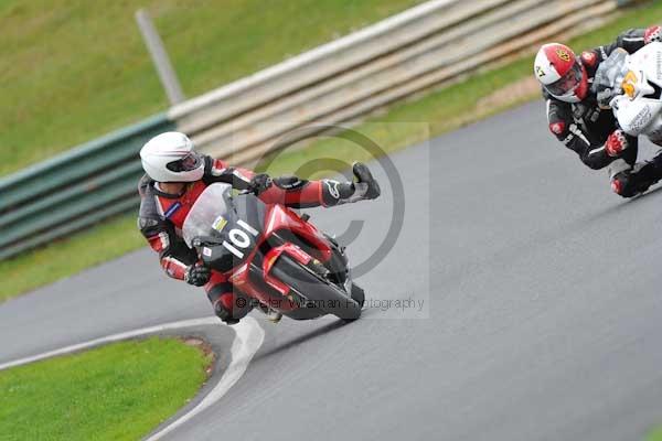 Mallory park Leicestershire;Mallory park photographs;Motorcycle action photographs;event digital images;eventdigitalimages;mallory park;no limits trackday;peter wileman photography;trackday;trackday digital images;trackday photos