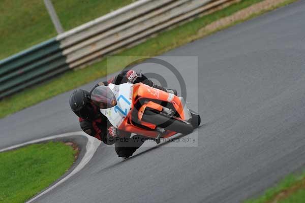 Mallory park Leicestershire;Mallory park photographs;Motorcycle action photographs;event digital images;eventdigitalimages;mallory park;no limits trackday;peter wileman photography;trackday;trackday digital images;trackday photos