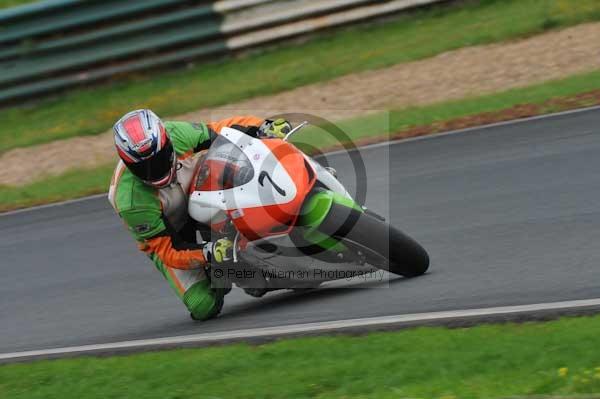 Mallory park Leicestershire;Mallory park photographs;Motorcycle action photographs;event digital images;eventdigitalimages;mallory park;no limits trackday;peter wileman photography;trackday;trackday digital images;trackday photos