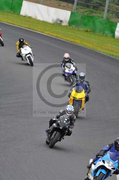 Mallory park Leicestershire;Mallory park photographs;Motorcycle action photographs;event digital images;eventdigitalimages;mallory park;no limits trackday;peter wileman photography;trackday;trackday digital images;trackday photos