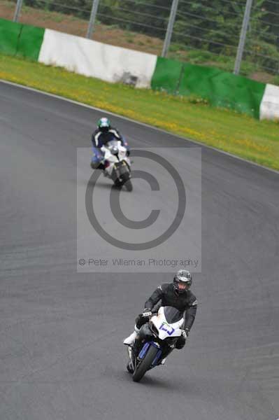 Mallory park Leicestershire;Mallory park photographs;Motorcycle action photographs;event digital images;eventdigitalimages;mallory park;no limits trackday;peter wileman photography;trackday;trackday digital images;trackday photos