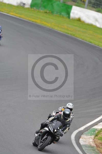 Mallory park Leicestershire;Mallory park photographs;Motorcycle action photographs;event digital images;eventdigitalimages;mallory park;no limits trackday;peter wileman photography;trackday;trackday digital images;trackday photos