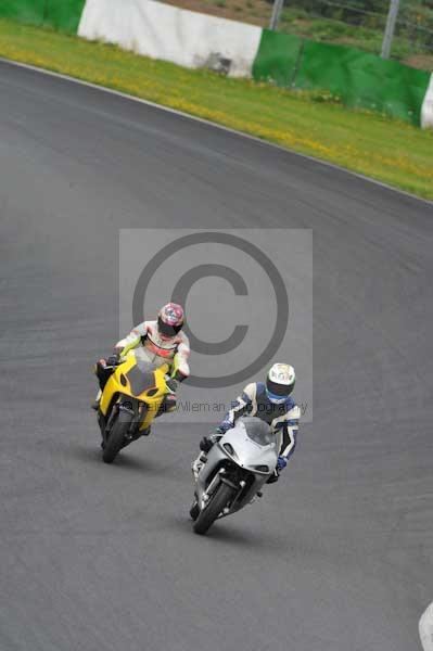 Mallory park Leicestershire;Mallory park photographs;Motorcycle action photographs;event digital images;eventdigitalimages;mallory park;no limits trackday;peter wileman photography;trackday;trackday digital images;trackday photos