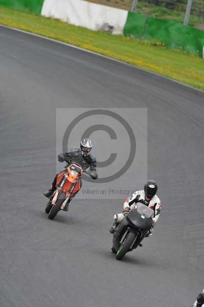 Mallory park Leicestershire;Mallory park photographs;Motorcycle action photographs;event digital images;eventdigitalimages;mallory park;no limits trackday;peter wileman photography;trackday;trackday digital images;trackday photos