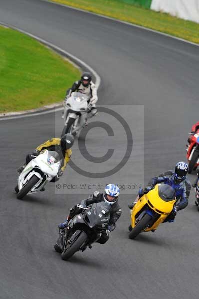 Mallory park Leicestershire;Mallory park photographs;Motorcycle action photographs;event digital images;eventdigitalimages;mallory park;no limits trackday;peter wileman photography;trackday;trackday digital images;trackday photos