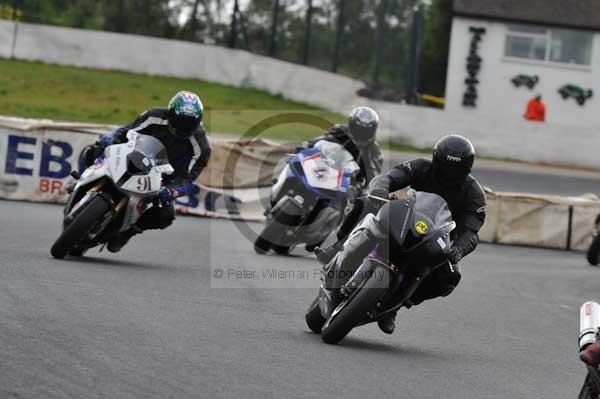 Mallory park Leicestershire;Mallory park photographs;Motorcycle action photographs;event digital images;eventdigitalimages;mallory park;no limits trackday;peter wileman photography;trackday;trackday digital images;trackday photos