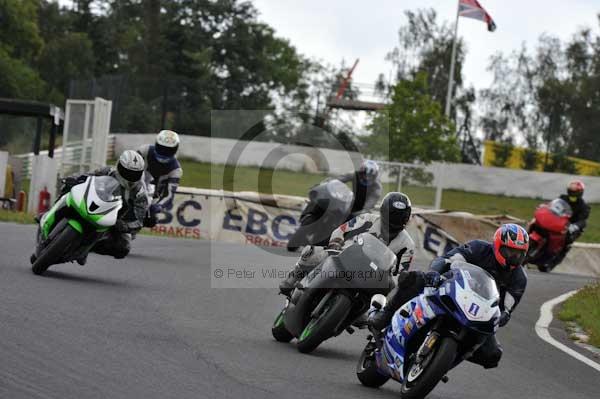 Mallory park Leicestershire;Mallory park photographs;Motorcycle action photographs;event digital images;eventdigitalimages;mallory park;no limits trackday;peter wileman photography;trackday;trackday digital images;trackday photos