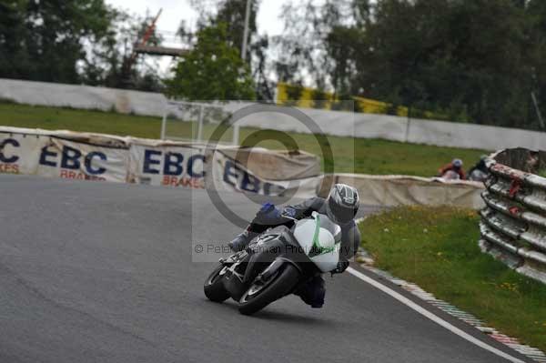 Mallory park Leicestershire;Mallory park photographs;Motorcycle action photographs;event digital images;eventdigitalimages;mallory park;no limits trackday;peter wileman photography;trackday;trackday digital images;trackday photos