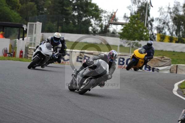 Mallory park Leicestershire;Mallory park photographs;Motorcycle action photographs;event digital images;eventdigitalimages;mallory park;no limits trackday;peter wileman photography;trackday;trackday digital images;trackday photos