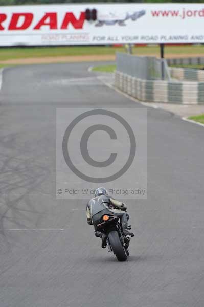 Mallory park Leicestershire;Mallory park photographs;Motorcycle action photographs;event digital images;eventdigitalimages;mallory park;no limits trackday;peter wileman photography;trackday;trackday digital images;trackday photos