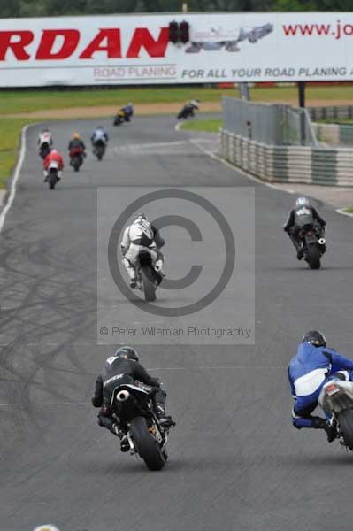 Mallory park Leicestershire;Mallory park photographs;Motorcycle action photographs;event digital images;eventdigitalimages;mallory park;no limits trackday;peter wileman photography;trackday;trackday digital images;trackday photos