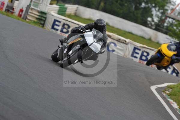 Mallory park Leicestershire;Mallory park photographs;Motorcycle action photographs;event digital images;eventdigitalimages;mallory park;no limits trackday;peter wileman photography;trackday;trackday digital images;trackday photos