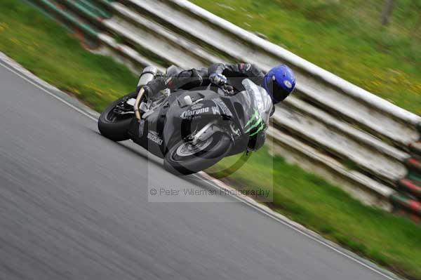 Mallory park Leicestershire;Mallory park photographs;Motorcycle action photographs;event digital images;eventdigitalimages;mallory park;no limits trackday;peter wileman photography;trackday;trackday digital images;trackday photos