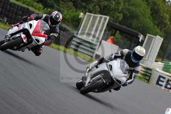 Mallory park Leicestershire;Mallory park photographs;Motorcycle action photographs;event digital images;eventdigitalimages;mallory park;no limits trackday;peter wileman photography;trackday;trackday digital images;trackday photos