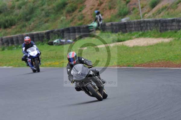 Mallory park Leicestershire;Mallory park photographs;Motorcycle action photographs;event digital images;eventdigitalimages;mallory park;no limits trackday;peter wileman photography;trackday;trackday digital images;trackday photos