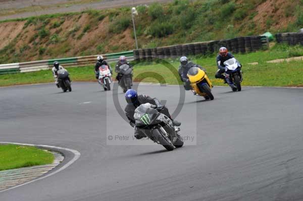 Mallory park Leicestershire;Mallory park photographs;Motorcycle action photographs;event digital images;eventdigitalimages;mallory park;no limits trackday;peter wileman photography;trackday;trackday digital images;trackday photos