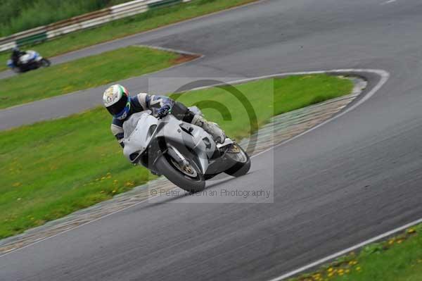 Mallory park Leicestershire;Mallory park photographs;Motorcycle action photographs;event digital images;eventdigitalimages;mallory park;no limits trackday;peter wileman photography;trackday;trackday digital images;trackday photos